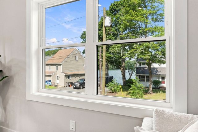 35 Miller Ave, Framingham, MA 01702
