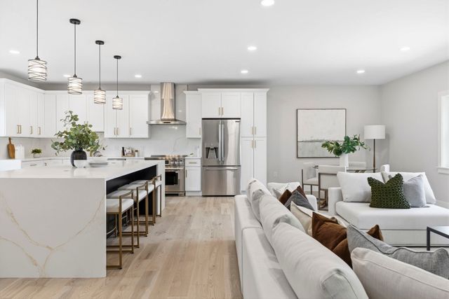 35 Miller Ave, Framingham, MA 01702