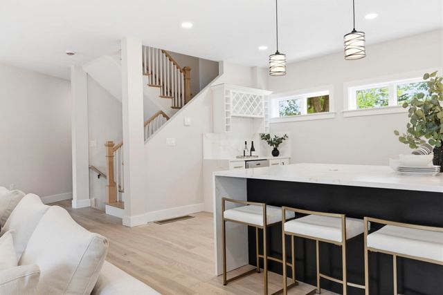 35 Miller Ave, Framingham, MA 01702