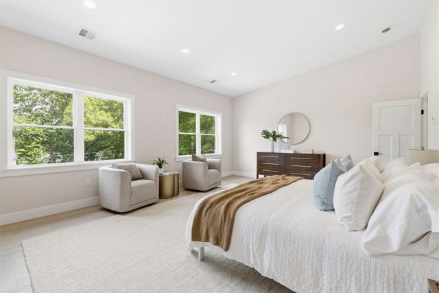 35 Miller Ave, Framingham, MA 01702