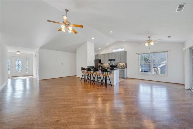 204 Montgomery Farms AVE, Moneta, VA 24121