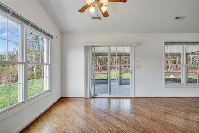 204 Montgomery Farms AVE, Moneta, VA 24121