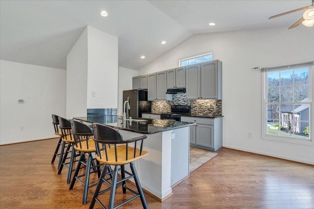 204 Montgomery Farms AVE, Moneta, VA 24121