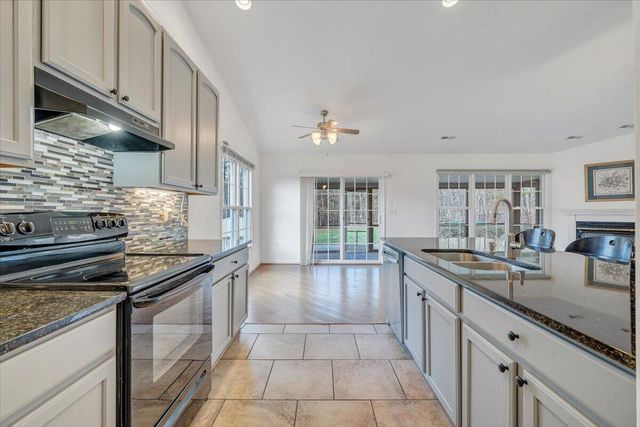 204 Montgomery Farms AVE, Moneta, VA 24121