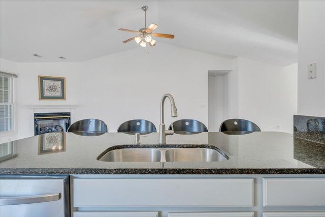 204 Montgomery Farms AVE, Moneta, VA 24121