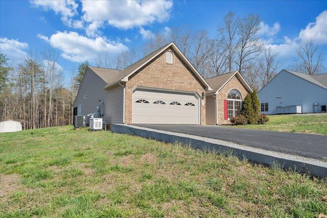204 Montgomery Farms AVE, Moneta, VA 24121