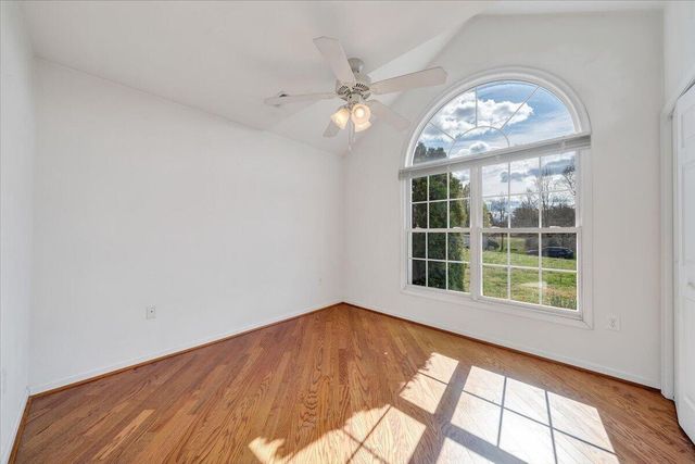 204 Montgomery Farms AVE, Moneta, VA 24121