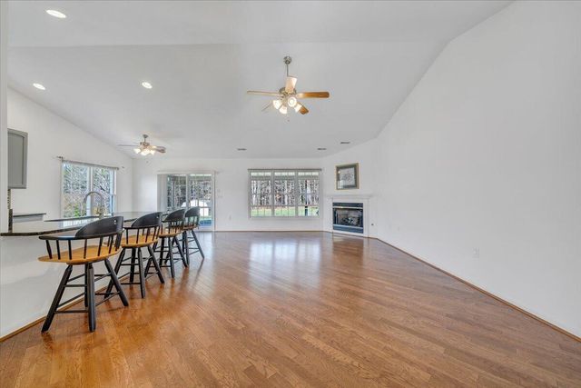 204 Montgomery Farms AVE, Moneta, VA 24121