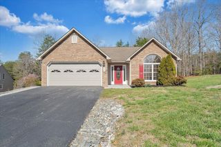 204 Montgomery Farms AVE, Moneta, VA 24121