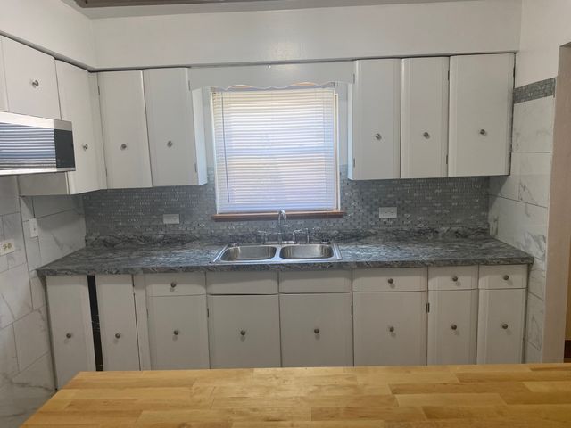 14408 S Hoxie Avenue, Burnham, IL 60633