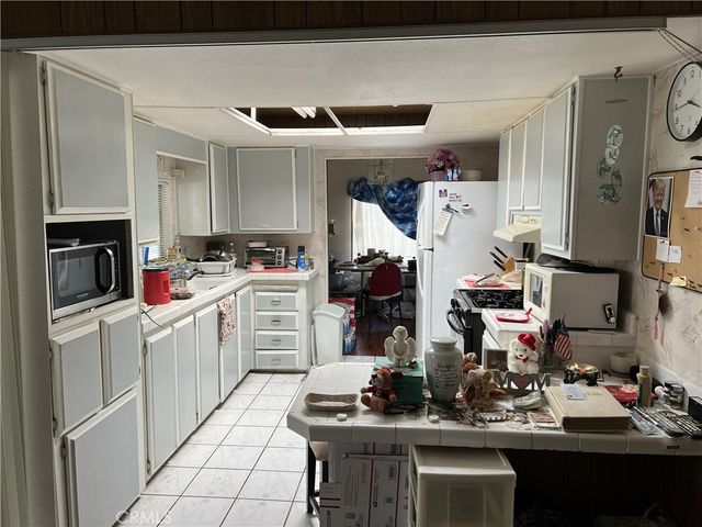 8200 Bolsa 37, Midway City, CA 92655