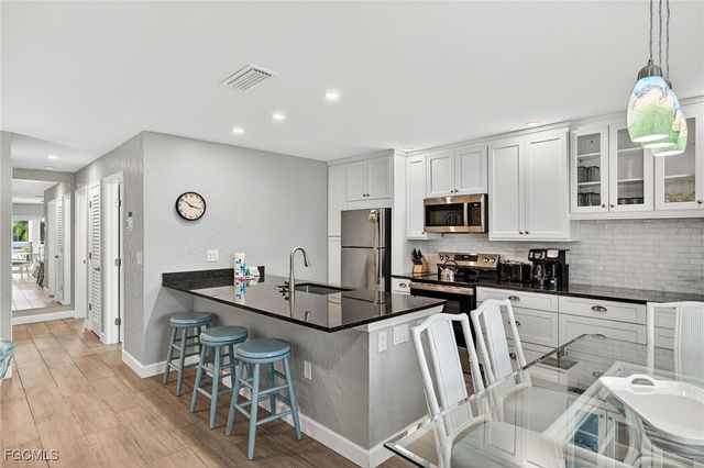 827 E Gulf DR L2, Sanibel, FL 33957