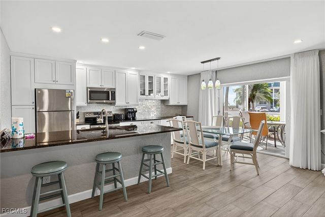 827 E Gulf DR L2, Sanibel, FL 33957