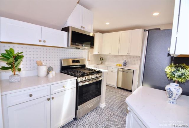 2349 Washtenaw Road, Ypsilanti Charter Township, MI 48197