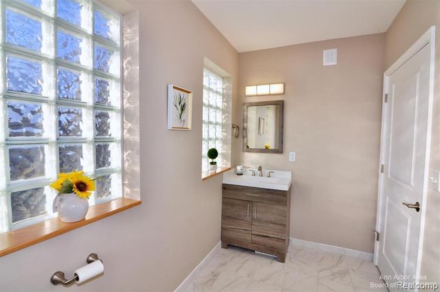 2349 Washtenaw Road, Ypsilanti Charter Township, MI 48197