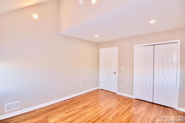 2349 Washtenaw Road, Ypsilanti Charter Township, MI 48197