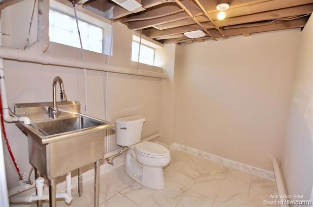 2349 Washtenaw Road, Ypsilanti Charter Township, MI 48197