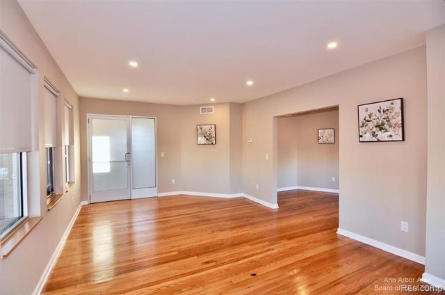 2349 Washtenaw Road, Ypsilanti Charter Township, MI 48197