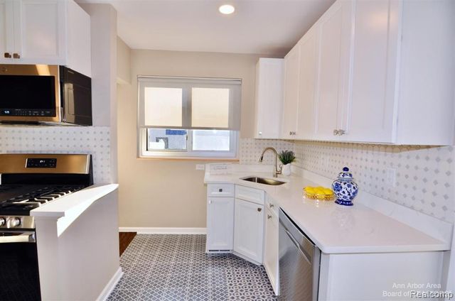 2349 Washtenaw Road, Ypsilanti Charter Township, MI 48197