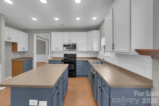 1007 Butterburr Drive, Matthews, NC 28104