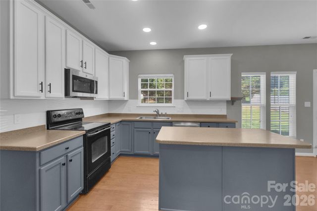 1007 Butterburr Drive, Matthews, NC 28104