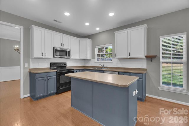 1007 Butterburr Drive, Matthews, NC 28104
