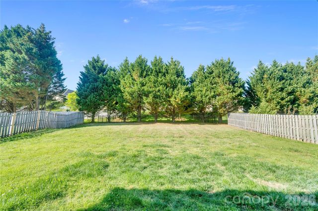 1007 Butterburr Drive, Matthews, NC 28104