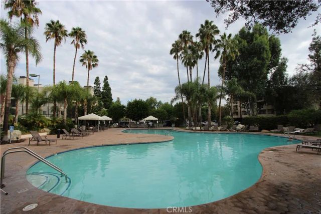 5520 Owensmouth Avenue 217, Woodland Hills, CA 91367