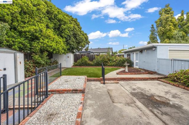 20048 Sapphire St, Castro Valley, CA 94546