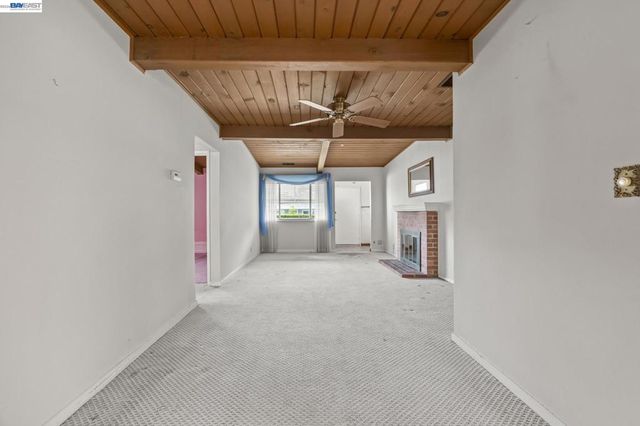 20048 Sapphire St, Castro Valley, CA 94546