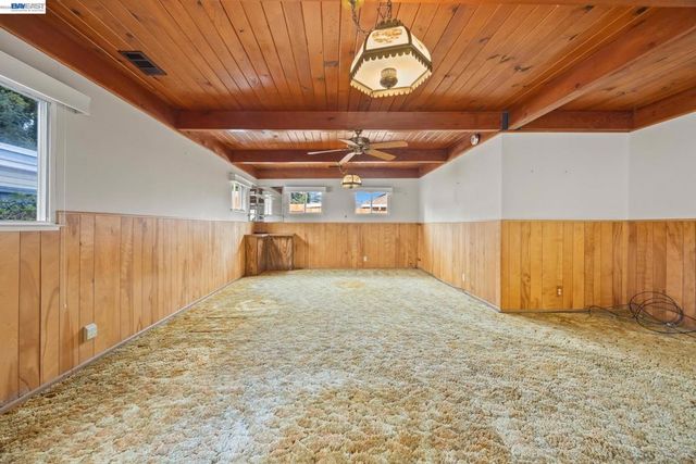 20048 Sapphire St, Castro Valley, CA 94546
