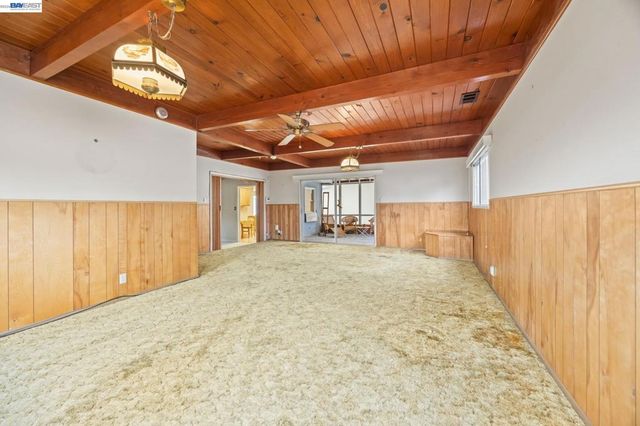 20048 Sapphire St, Castro Valley, CA 94546