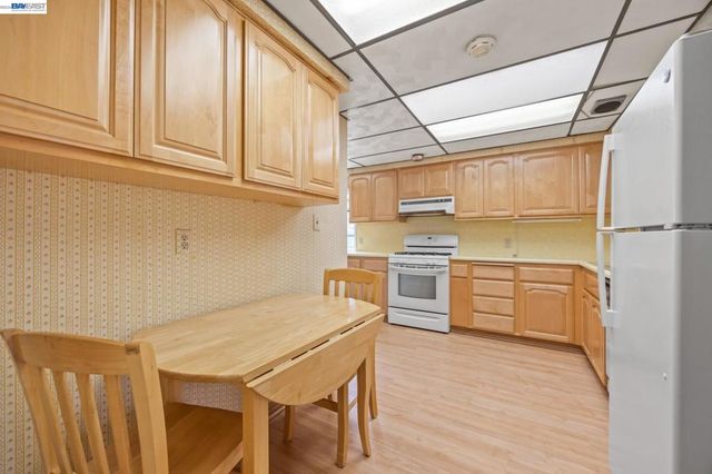 20048 Sapphire St, Castro Valley, CA 94546