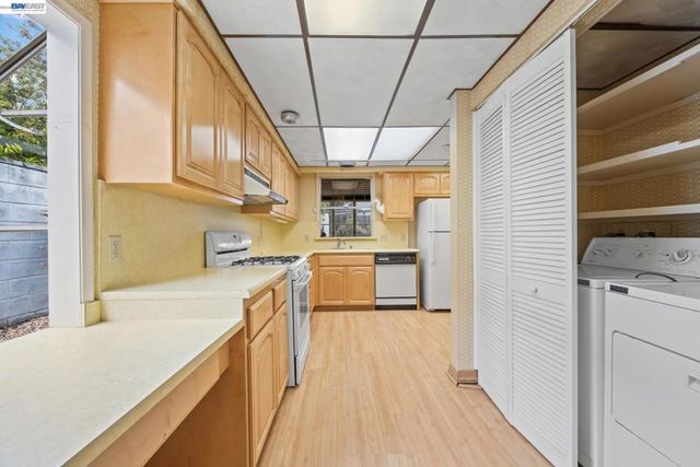 20048 Sapphire St, Castro Valley, CA 94546