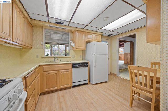 20048 Sapphire St, Castro Valley, CA 94546