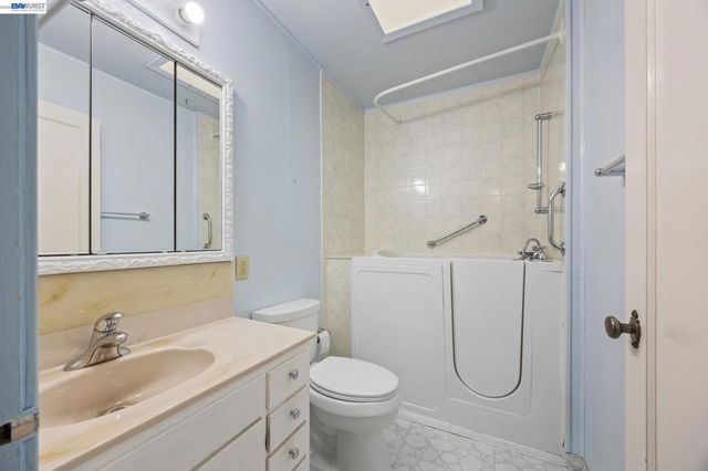 20048 Sapphire St, Castro Valley, CA 94546