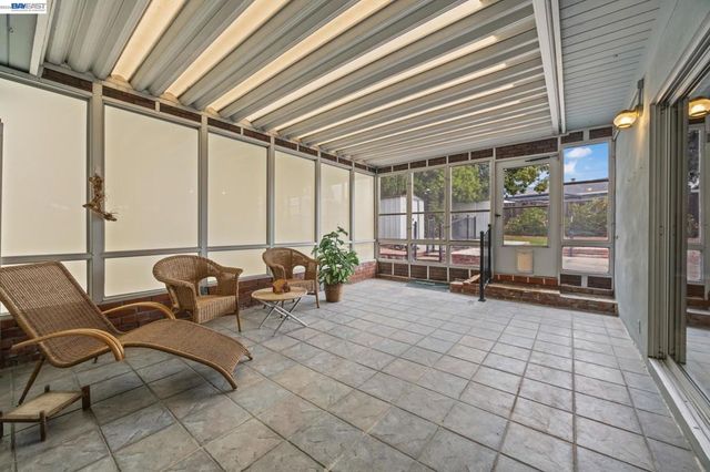 20048 Sapphire St, Castro Valley, CA 94546