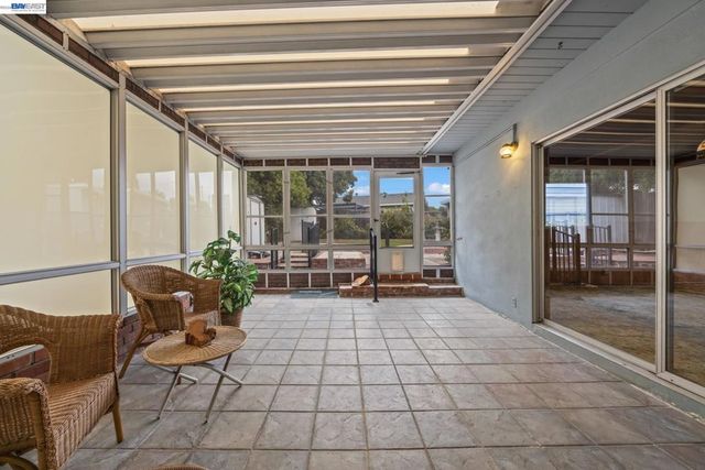 20048 Sapphire St, Castro Valley, CA 94546
