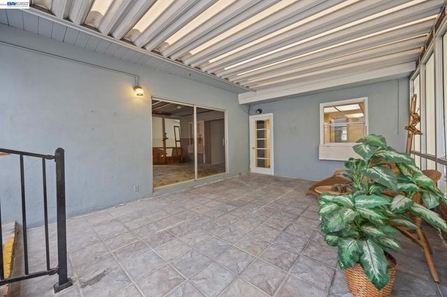 20048 Sapphire St, Castro Valley, CA 94546