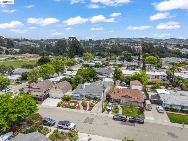 20048 Sapphire St, Castro Valley, CA 94546