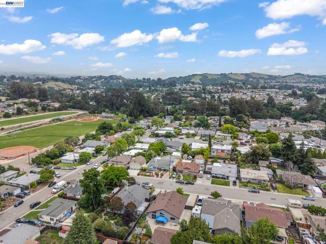 20048 Sapphire St, Castro Valley, CA 94546