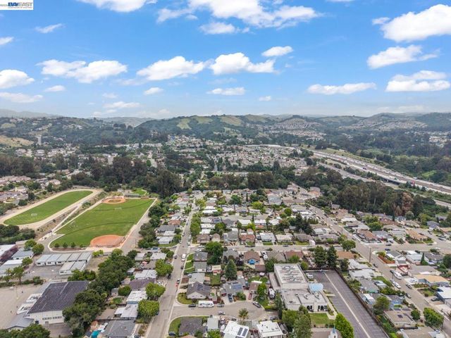 20048 Sapphire St, Castro Valley, CA 94546