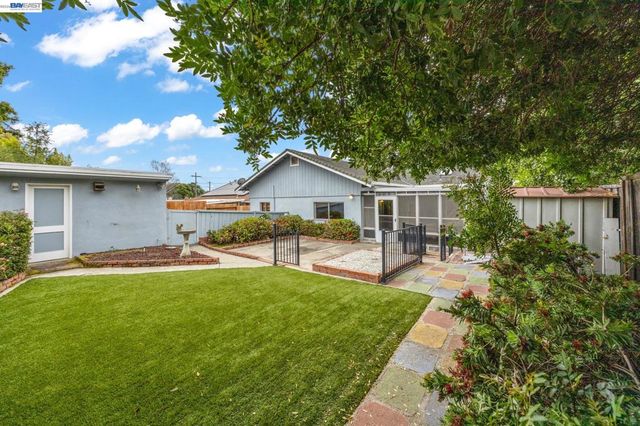 20048 Sapphire St, Castro Valley, CA 94546