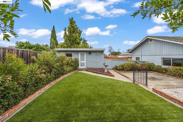 20048 Sapphire St, Castro Valley, CA 94546