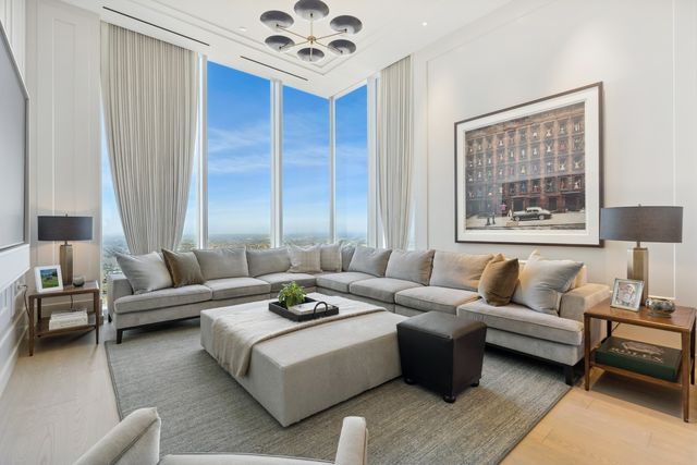 14 W Superior Street 6900, Chicago, IL 60654