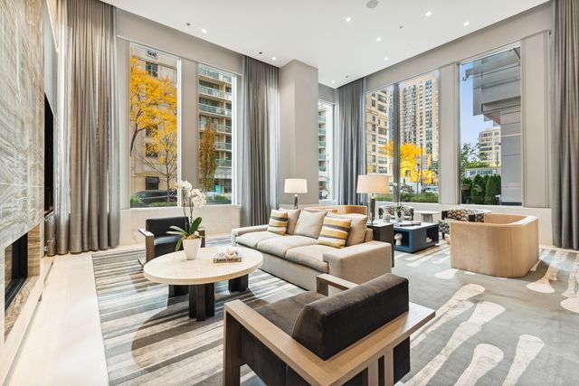 14 W Superior Street 6900, Chicago, IL 60654