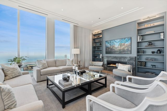 14 W Superior Street 6900, Chicago, IL 60654