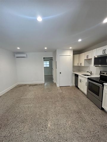 820 N Victoria Park Road 4, Fort Lauderdale, FL 33304