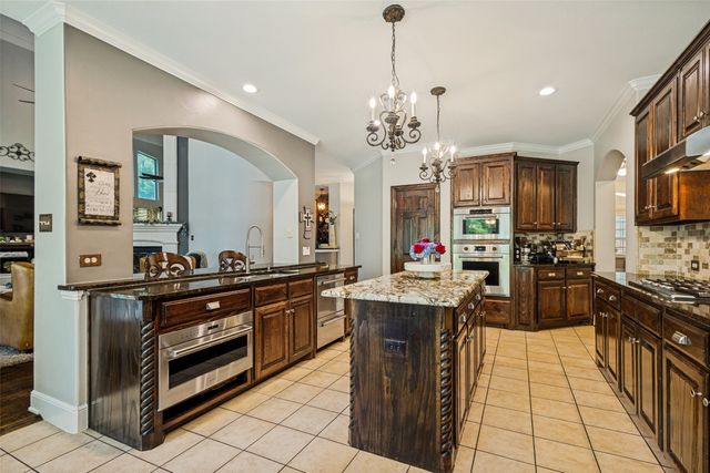 8704 Wyatt Circle, Argyle, TX 76226