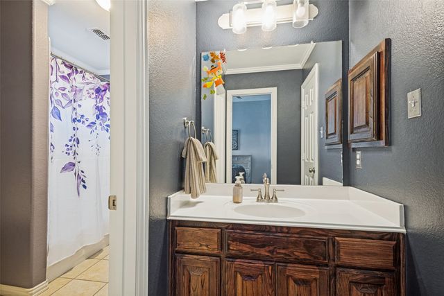 8704 Wyatt Circle, Argyle, TX 76226